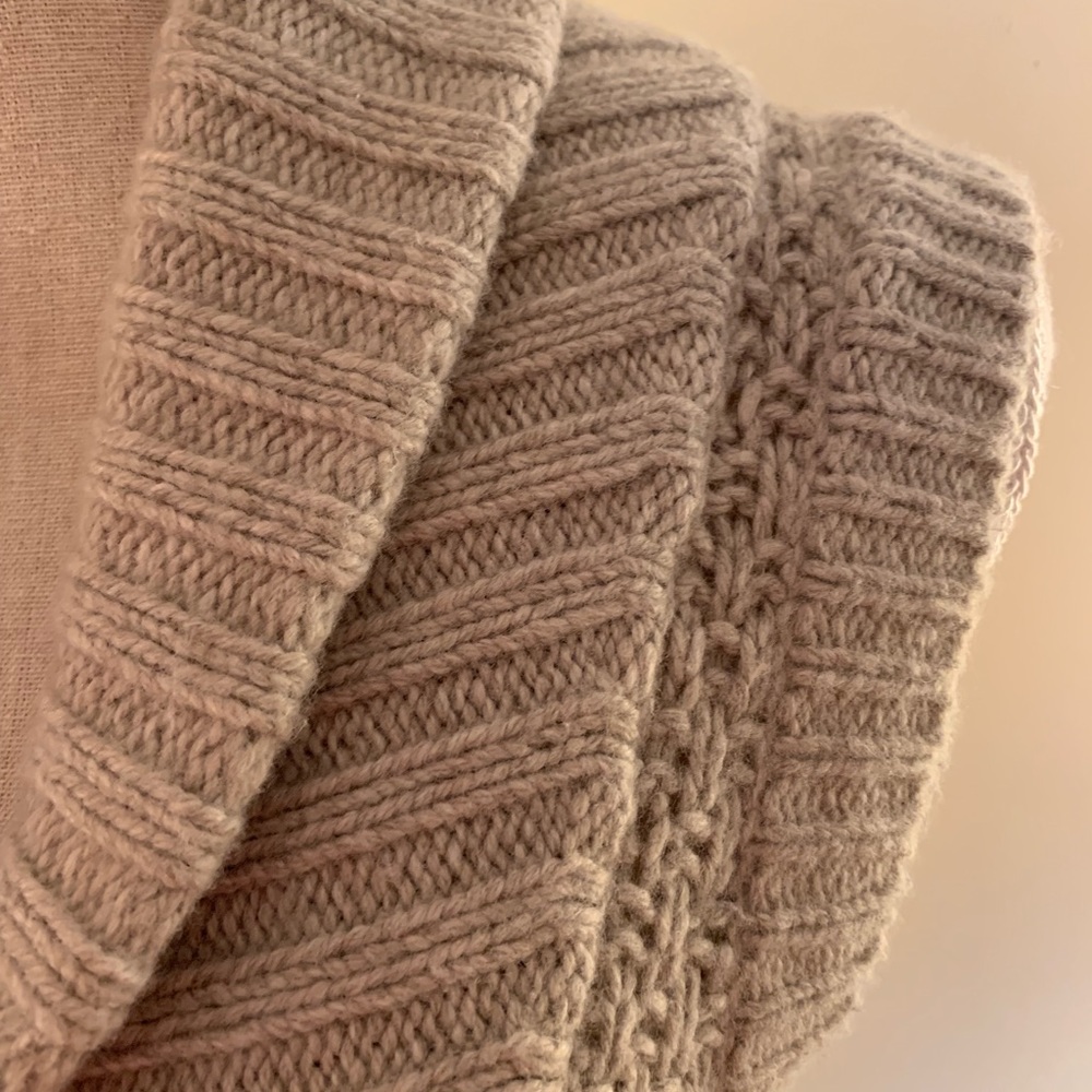 Abercrombie & Fitch XS tan woolen sleeveless top - Picture 7 of 8